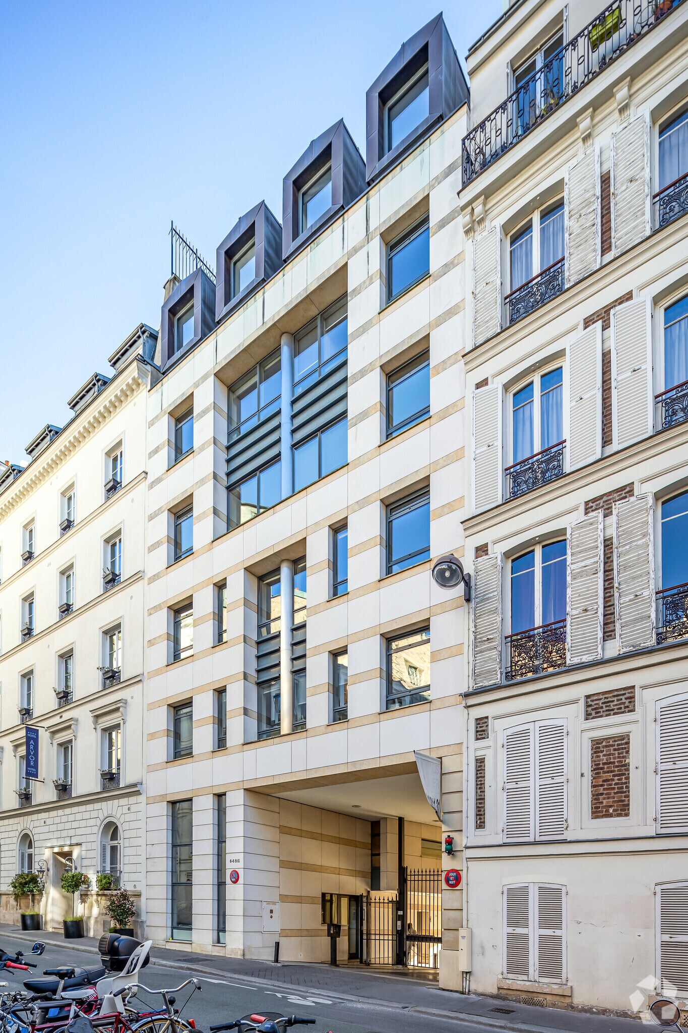 6-6 bis Rue Laferrière, Paris à louer Photo principale– Image 1 sur 2