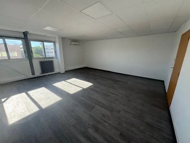 Bureau dans Villeneuve-Loubet à vendre - Photo de l’immeuble – Image 2 sur 5