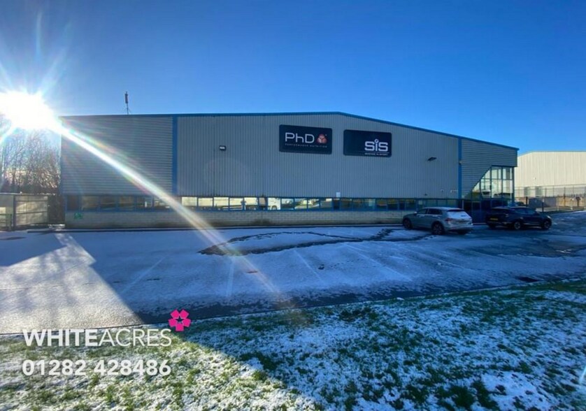 35 Churchill Way, Nelson à louer - Photo de l’immeuble – Image 2 sur 2