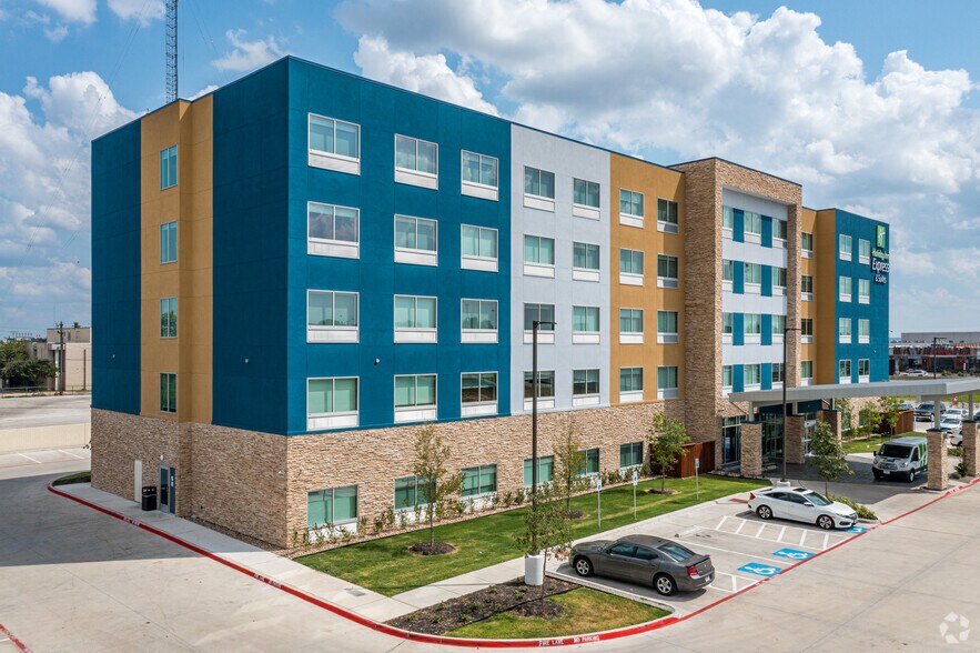 7800 John W Carpenter Fwy, Dallas, TX à vendre - Photo de l’immeuble – Image 2 sur 5