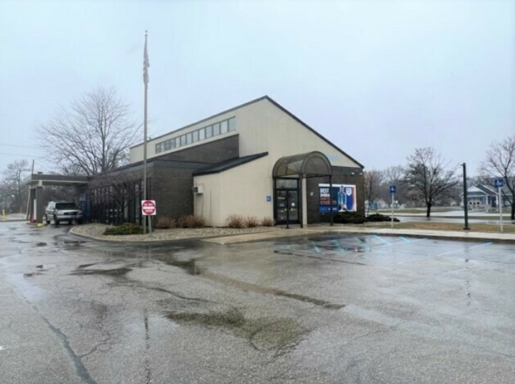 2424 E Apple Ave, Muskegon, MI à vendre - Photo de l’immeuble – Image 3 sur 5