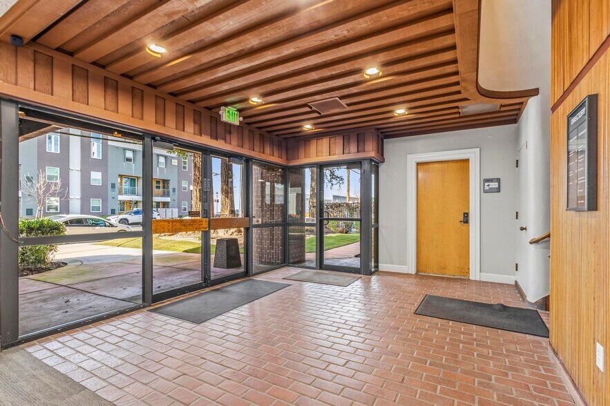2555 3rd St, Sacramento, CA à louer - Hall d’entrée – Image 3 sur 35
