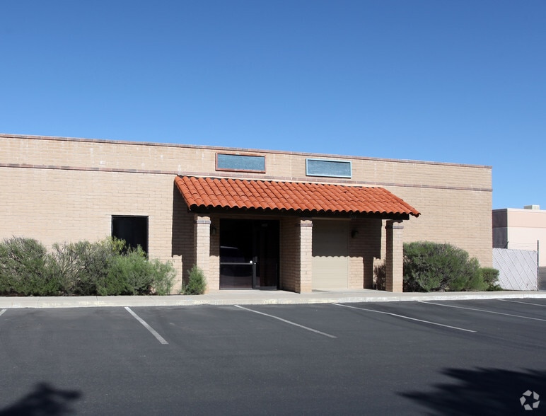 4 CONTIGUOUS WAREHOUSE / OFFICE FLEX portefeuille de 4 biens à vendre sur LoopNet.fr - Photo principale – Image 2 sur 4