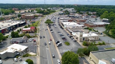 1702 Battleground Ave, Greensboro, NC à louer Aérien– Image 2 sur 14