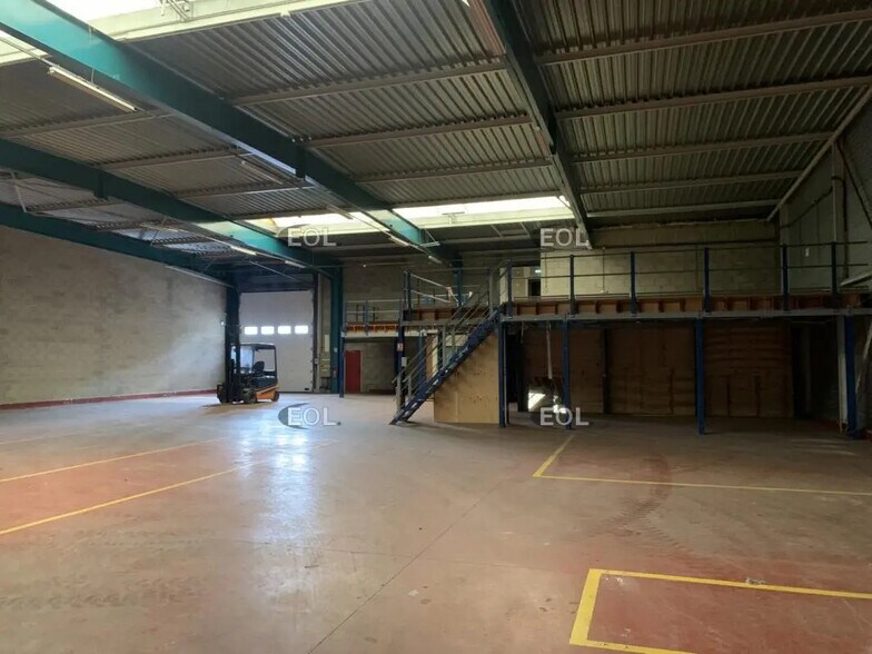 Local d'activités dans Lisses à vendre - Photo de l’immeuble – Image 3 sur 9