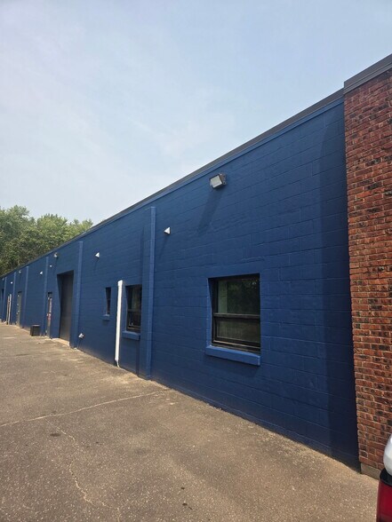 270 Brewer St, East Hartford, CT à louer - Photo de l’immeuble – Image 3 sur 10