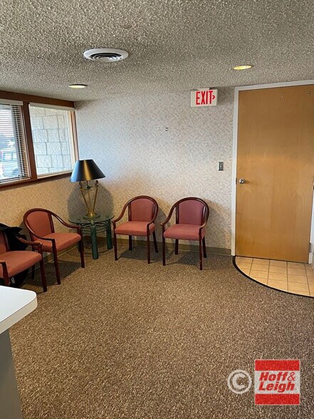 70 N Miller Rd, Akron, OH à louer - Photo de l’immeuble – Image 3 sur 10