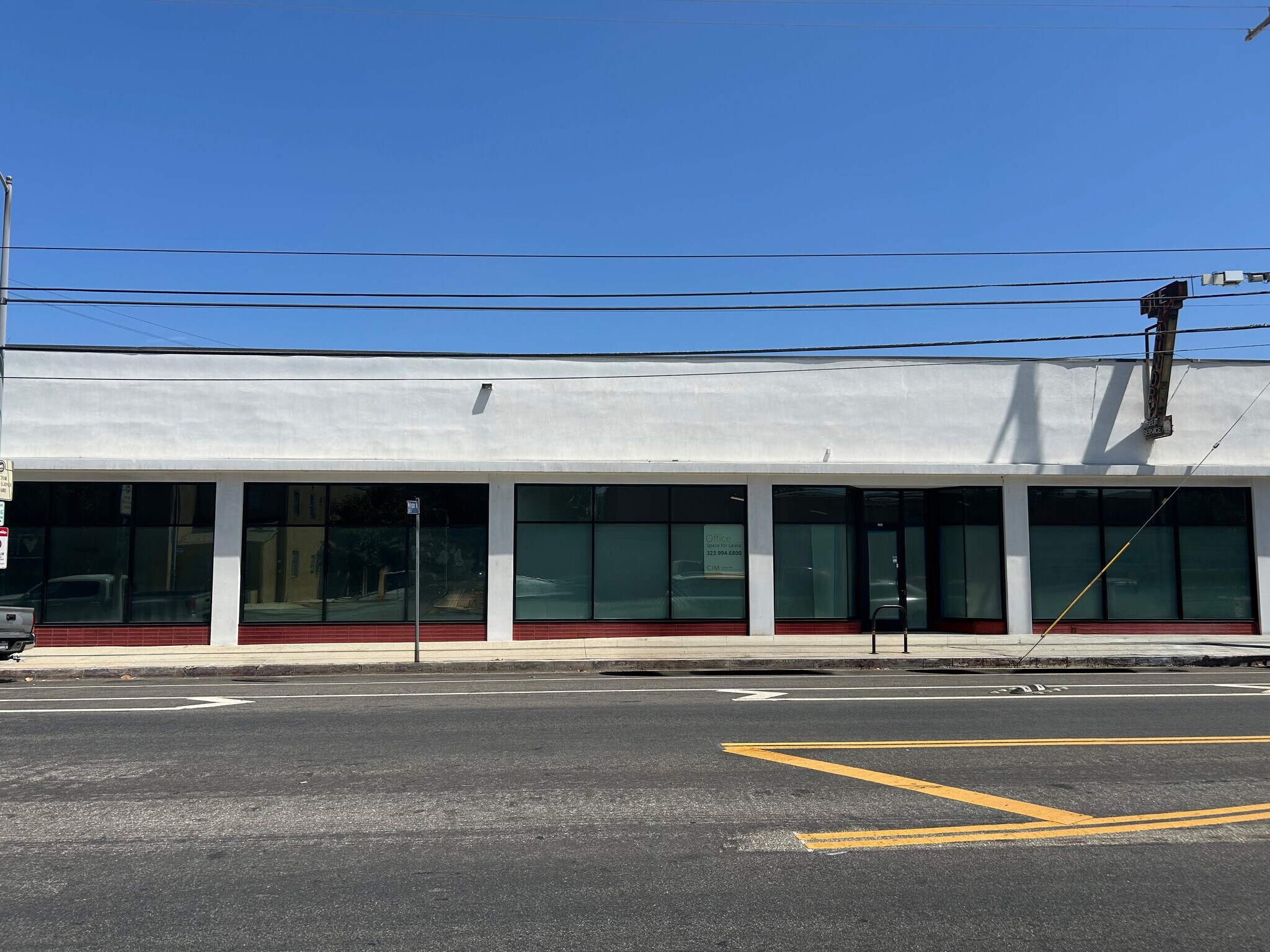 4501-4515 W Adams Blvd, Los Angeles, CA à louer Photo de l’immeuble– Image 1 sur 18