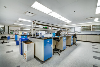 Plus de détails pour 3885 Boul Industriel, Laval, QC - Bureau/Médical à louer