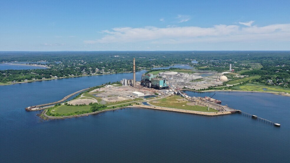 211 Brayton Point Road, Somerset, MA à vendre - Photo de l’immeuble – Image 3 sur 7