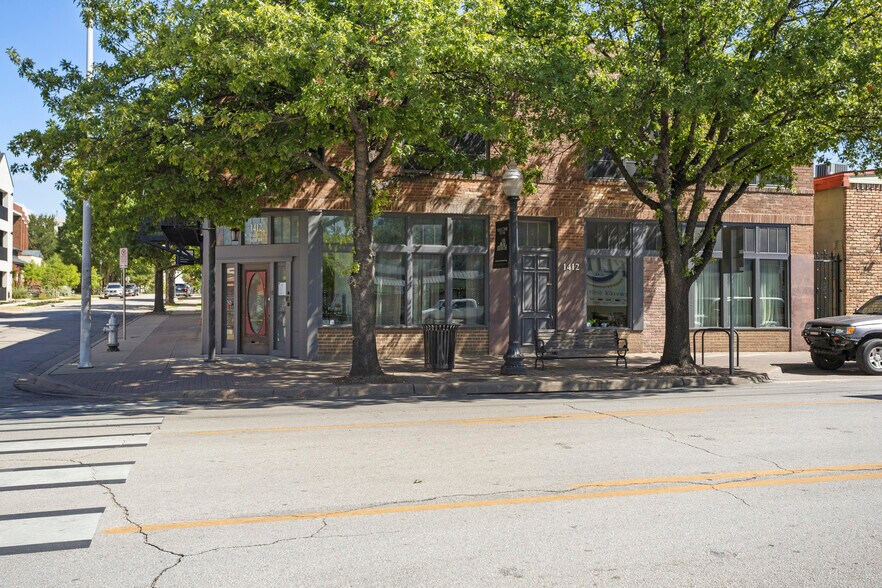 1412 W Magnolia Ave, Fort Worth, TX à louer - Photo de l’immeuble – Image 3 sur 9