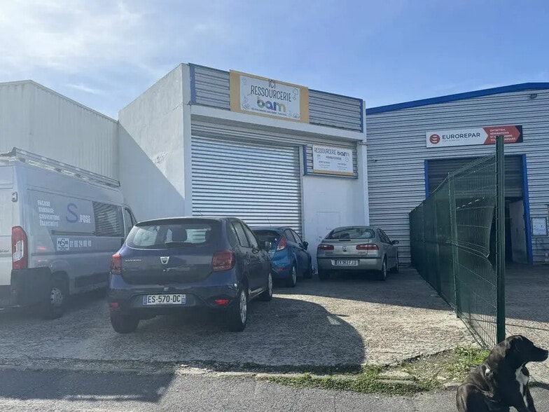 Local commercial dans Domont à louer - Photo de l’immeuble – Image 1 sur 4