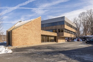 Plus de détails pour 108 Mill Plain Rd, Danbury, CT - Bureau/Local commercial à louer