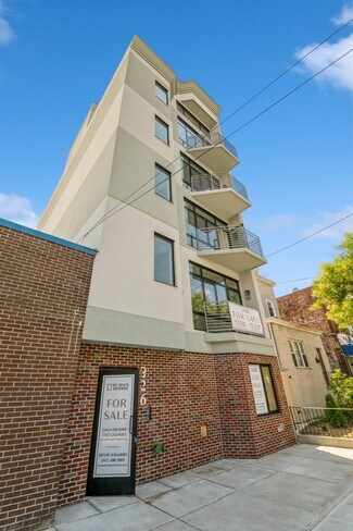 Plus de détails pour 326 Avenue U, Brooklyn, NY - Logement à vendre