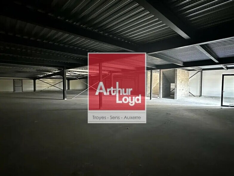 Industriel/Logistique dans Sainte-Savine à louer - Photo de l’immeuble – Image 2 sur 5