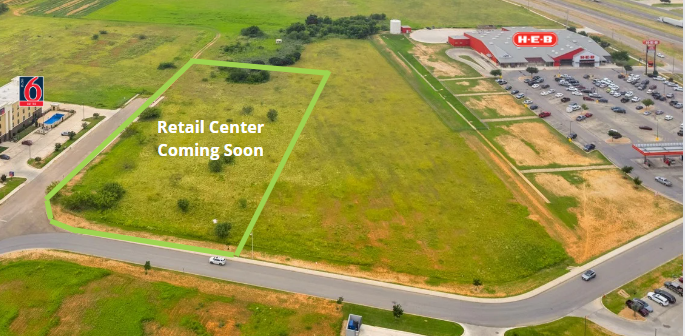 S Lindsey Ln, Pearsall, TX à louer - Photo de l’immeuble – Image 3 sur 4