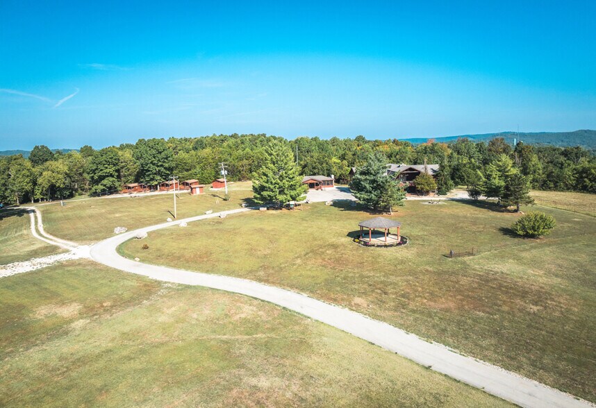 15270 Cedarstone Drive, Eminence, MO à vendre - Photo de l’immeuble – Image 2 sur 49