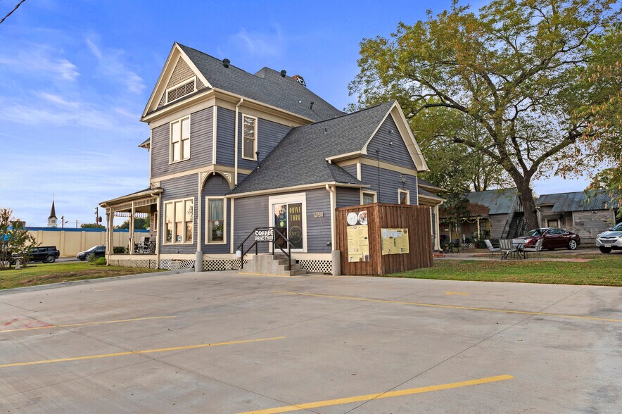 202 N Newsom St, Mineola, TX à vendre - Photo de l’immeuble – Image 3 sur 40