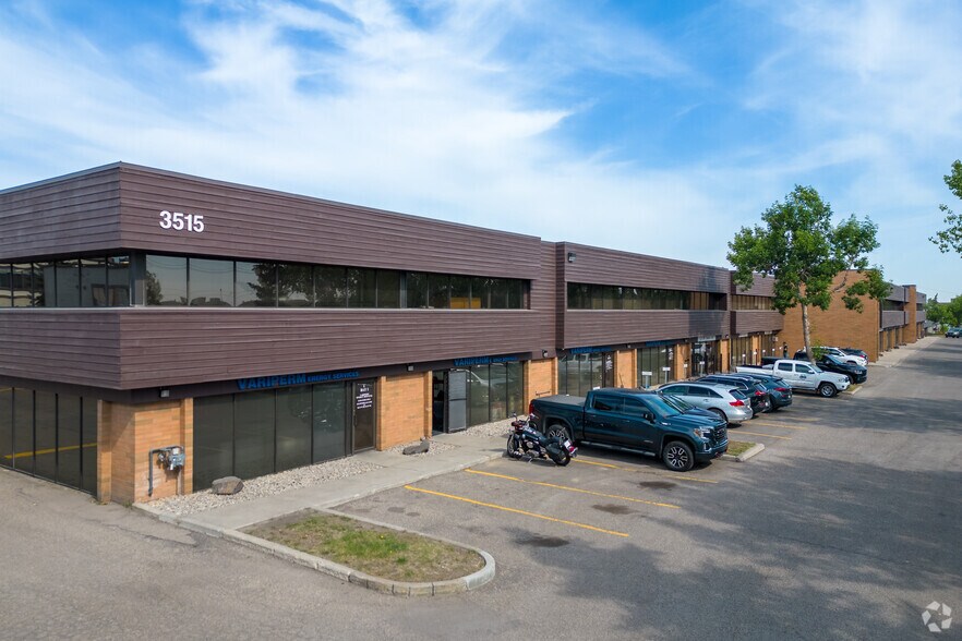 3403-3515 27th St NE, Calgary, AB à louer - Photo de l’immeuble – Image 3 sur 8