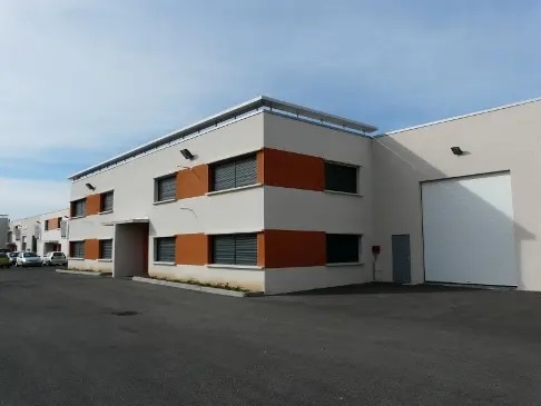 5 Avenue Lionel Terray, Meyzieu à louer - Photo de l’immeuble – Image 1 sur 4