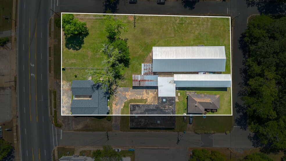 Office / Warehouse / Vacant Parcel portefeuille de 2 biens à vendre sur LoopNet.fr - Photo de l’immeuble – Image 1 sur 24