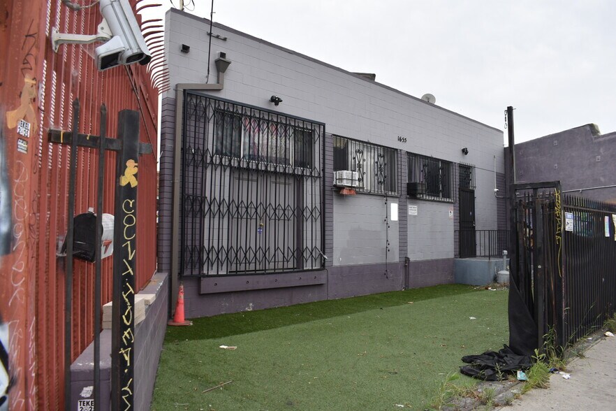 1655 S Compton Ave, Los Angeles, CA à vendre - Photo de l’immeuble – Image 2 sur 32