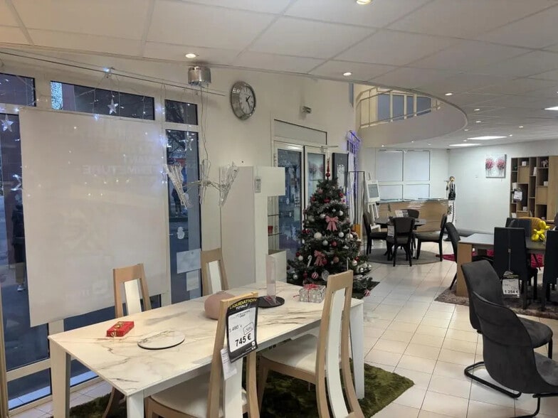 Local commercial dans Aubagne à louer - Photo intérieure – Image 2 sur 6