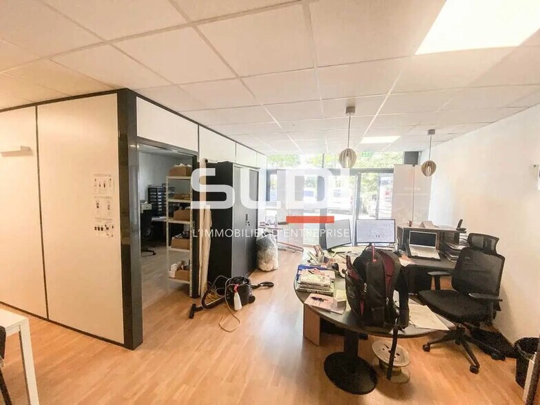 Bureau dans Décines-Charpieu à louer - Photo de l’immeuble – Image 3 sur 5