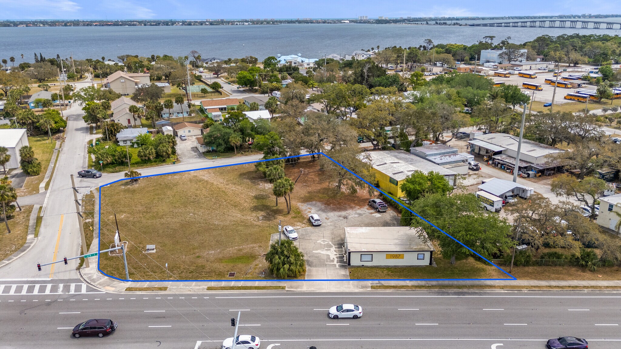 1987 N Harbor City Blvd, Melbourne, FL à vendre Photo principale– Image 1 sur 12