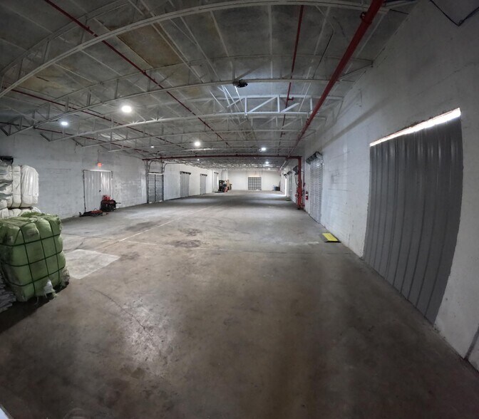 680 Edgewood Ave N, Jacksonville, FL à louer - Photo de l’immeuble – Image 3 sur 12