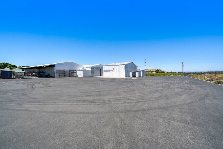 2320 Ramada Dr, Paso Robles, CA à louer - Photo de l’immeuble – Image 3 sur 19
