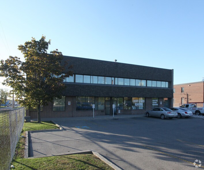 2624 Royal Windsor Dr, Mississauga, ON à louer - Photo de l’immeuble – Image 2 sur 5