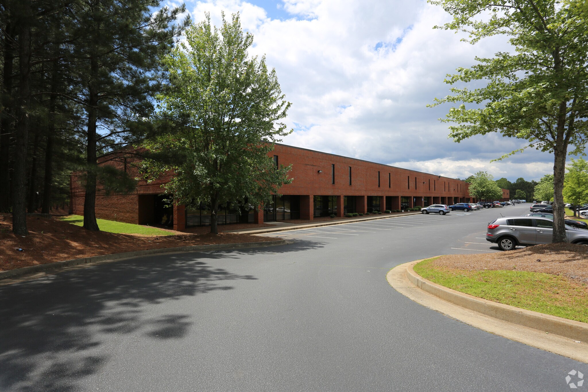 100 Londonderry Ct, Woodstock, GA à louer Photo de l’immeuble– Image 1 sur 6