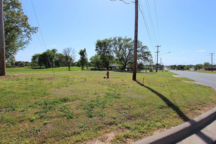 2485 Oak Street, Conway, AR à vendre - Photo de l’immeuble – Image 3 sur 17