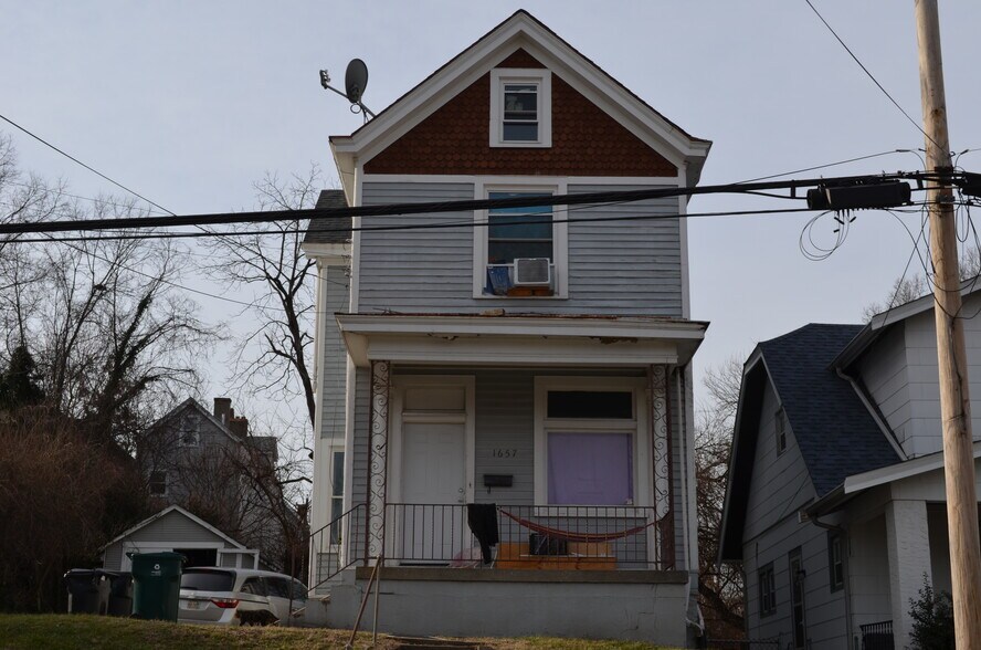 1657 1st Ave, Cincinnati, OH à vendre - Photo principale – Image 1 sur 1