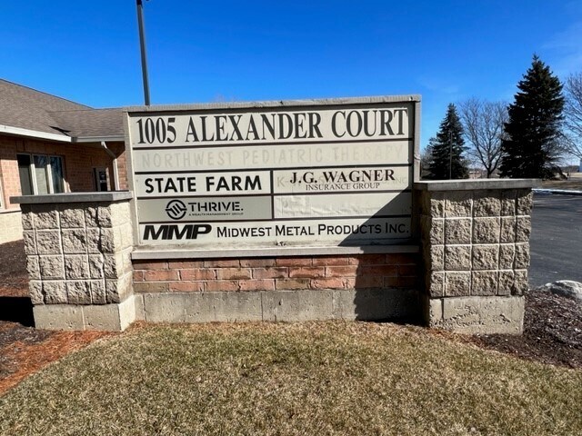 1005 Alexander Ct, Cary, IL à louer - Photo de l’immeuble – Image 3 sur 3