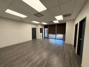 1925-1939 N Great Southwest Pky, Grand Prairie, TX à louer Photo intérieure– Image 1 sur 2