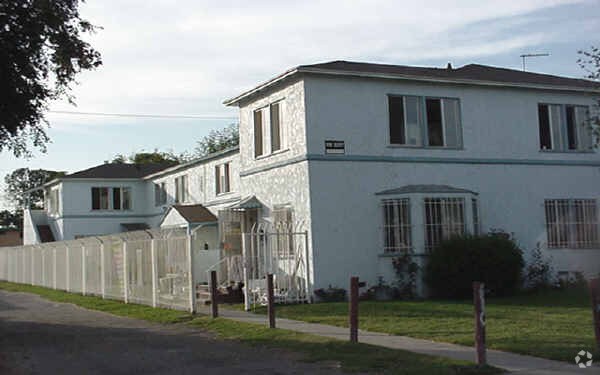 411 N Chester Ave, Compton, CA à vendre Photo principale– Image 1 sur 7