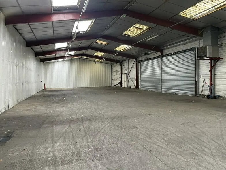 Local d’activités dans Bayeux à louer - Photo intérieure – Image 3 sur 4