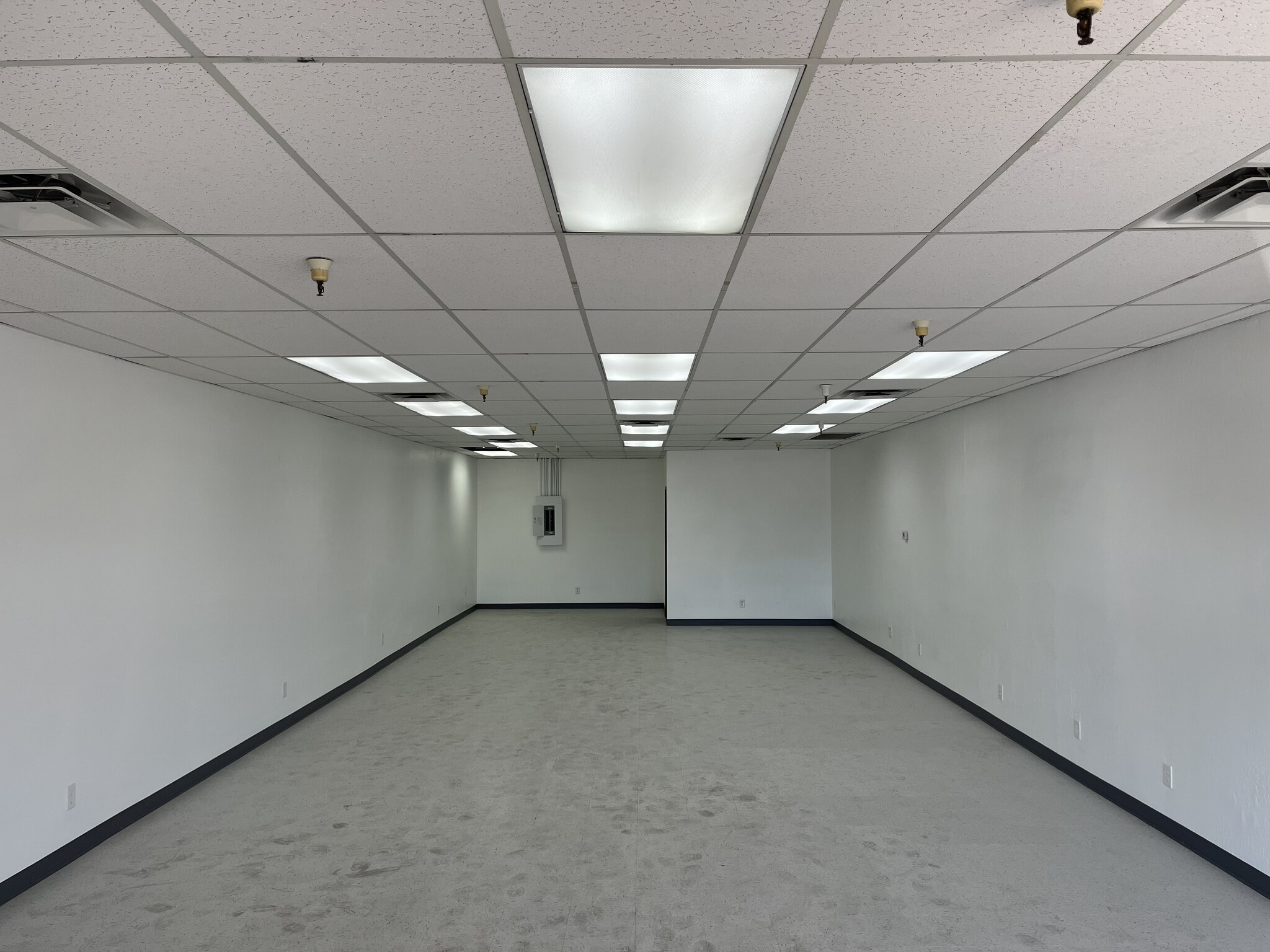 13804-13816 N 51st Ave, Glendale, AZ à louer Photo intérieure– Image 1 sur 4