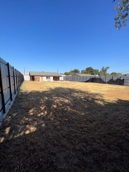 11462 Newkirk St, Dallas, TX à vendre - Photo de l’immeuble – Image 3 sur 20