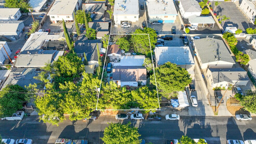 6928 Gentry Ave, North Hollywood, CA à vendre - Photo principale – Image 1 sur 20