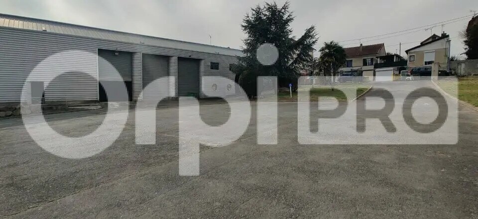 Local d’activités dans Villeneuve-le-Roi à louer - Photo de l’immeuble – Image 1 sur 8