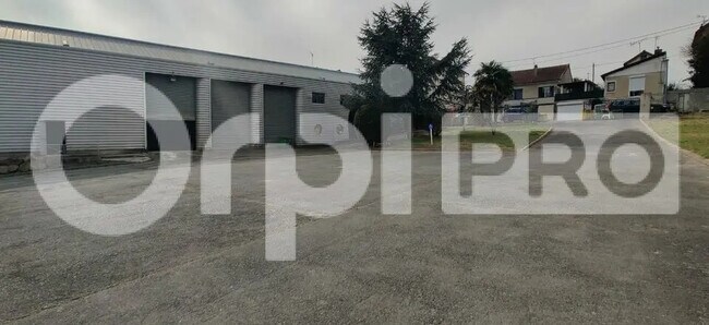 Plus de détails pour Local d'activités à louer