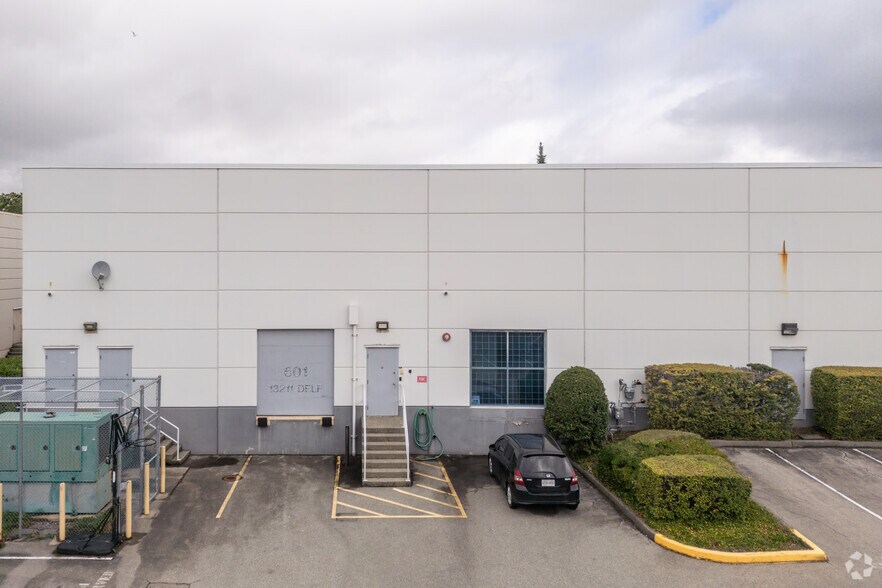 13211 Delf Pl, Richmond, BC à louer - Photo de l’immeuble – Image 3 sur 3