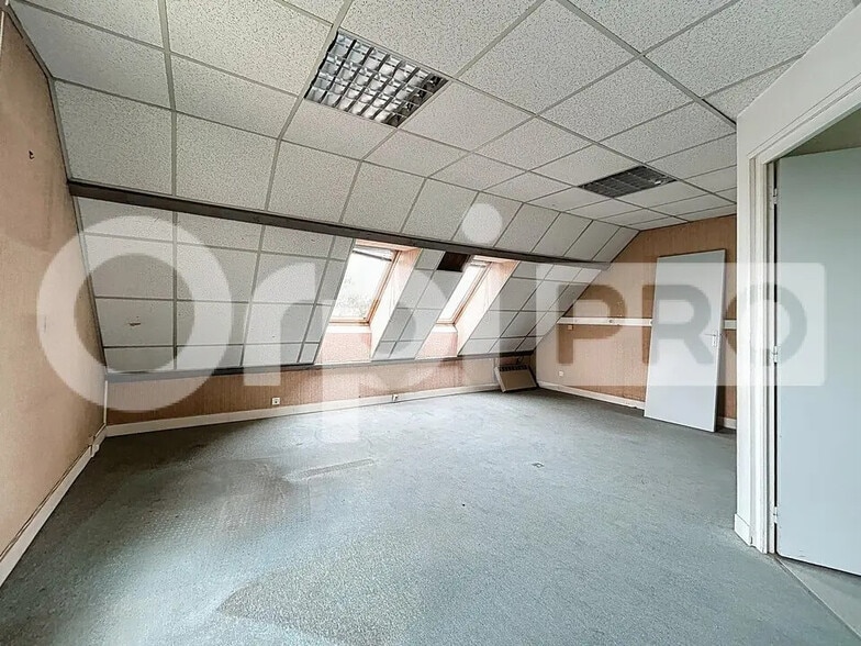 Bureau dans Clermont à louer - Photo de l’immeuble – Image 2 sur 6