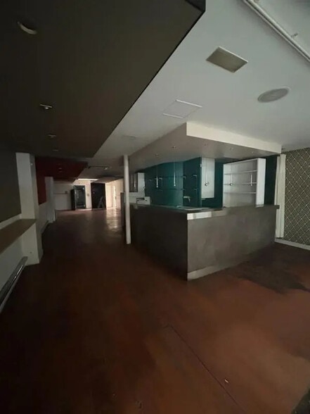 Local commercial dans Paris à louer - Photo intérieure – Image 2 sur 3