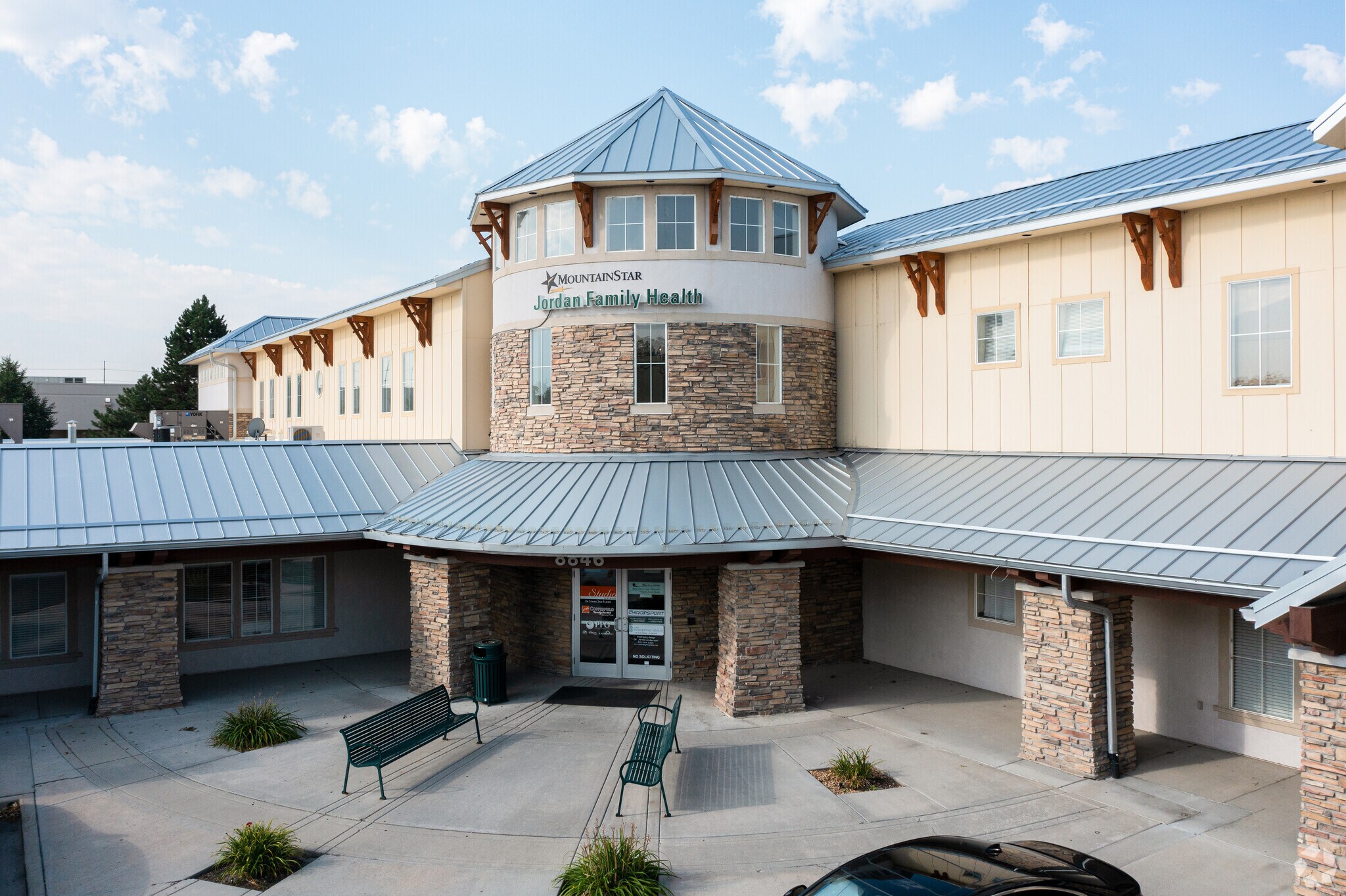 8846 S Redwood Rd, West Jordan, UT à vendre Photo principale– Image 1 sur 20