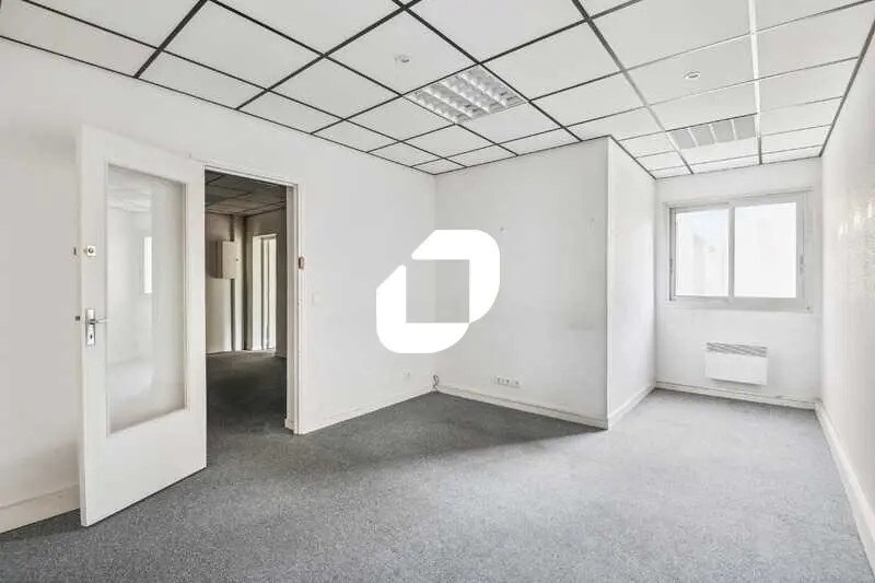 Bureau dans Grigny à louer - Photo de l’immeuble – Image 2 sur 11