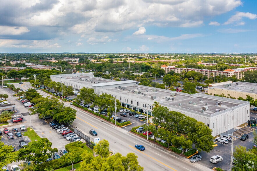 4850 W Oakland Park Blvd, Lauderdale Lakes, FL à louer - Aérien – Image 3 sur 7